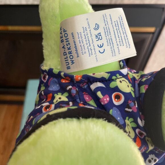 Build a Bear Lime Green Glow in The Dark AXOLOTL 19 inch Plush with Outfit! - Picture 13 of 16